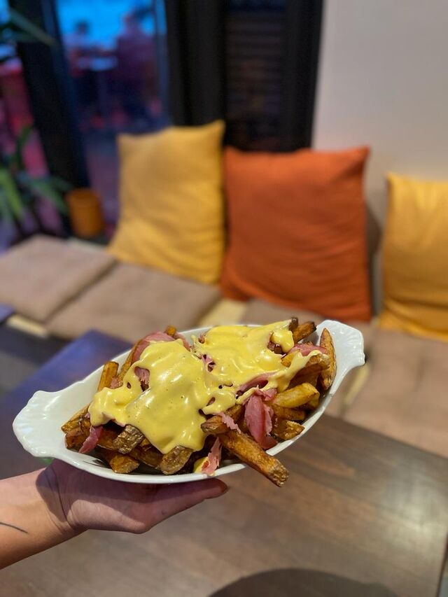 Frites maison avec sauce cheddar/bacon