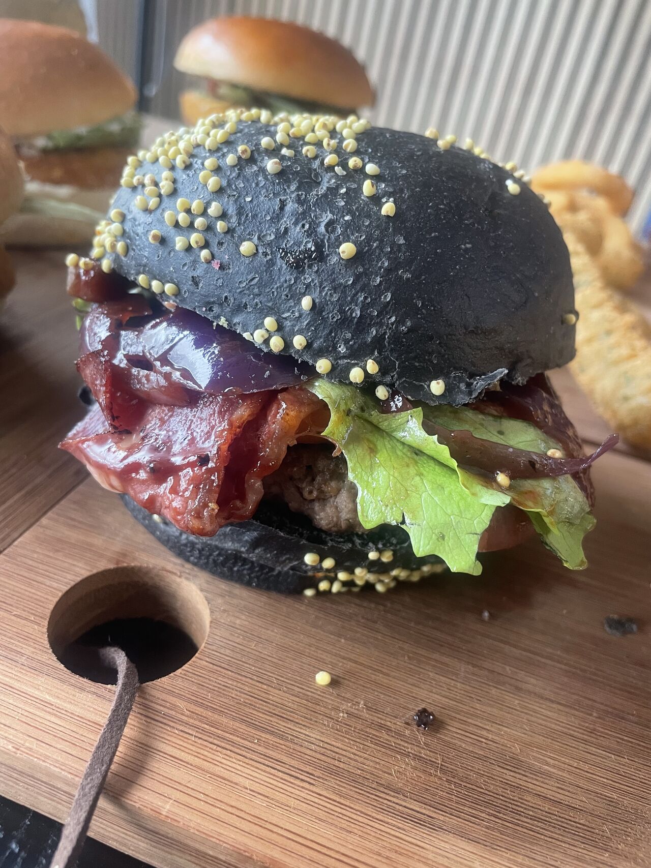 LE DARK BURGER