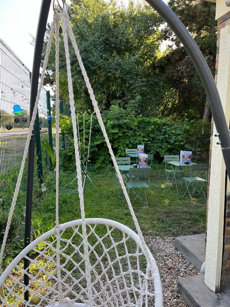 Manger une pizza ou un panini en famille ou entre amis dans le bois de Vincennes en regardant le Lac de Daumesnil