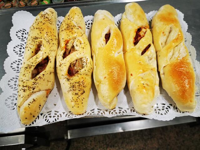 Cachitos disponiveis todos os diasChouriçoQueijo e FiambreBacon e QueijoMini Pizza