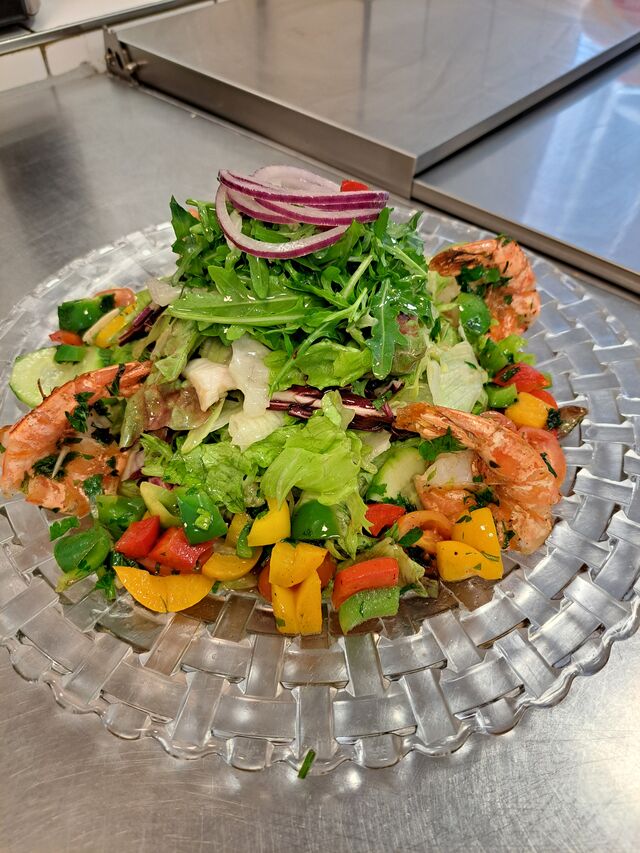Salat mit Garnelen 