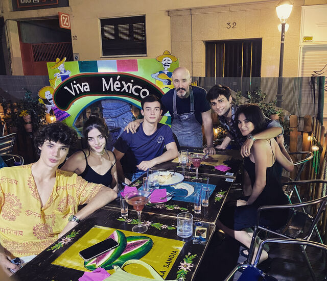 Con los Actores de la serie escándalo 