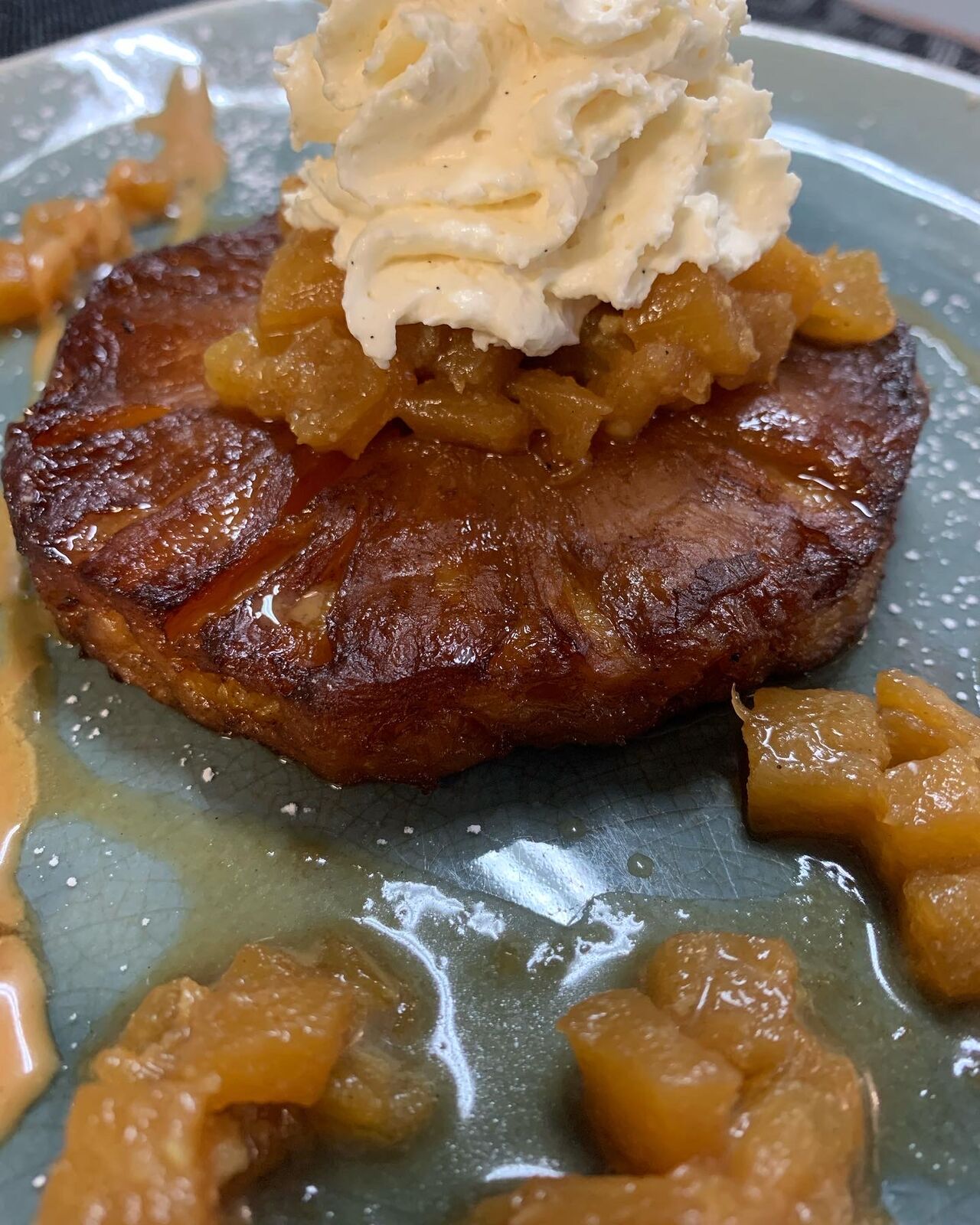 L’Ananas Rôti au Rhum, Chantilly Vanille Bourbon
