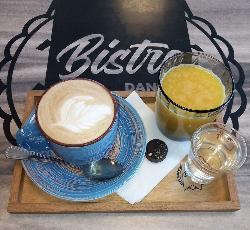 Capuccino s pomerančovým freshem