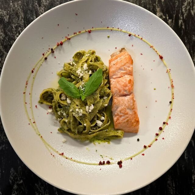 Łosoś z tagliatelle pistacjowym Da Vinci