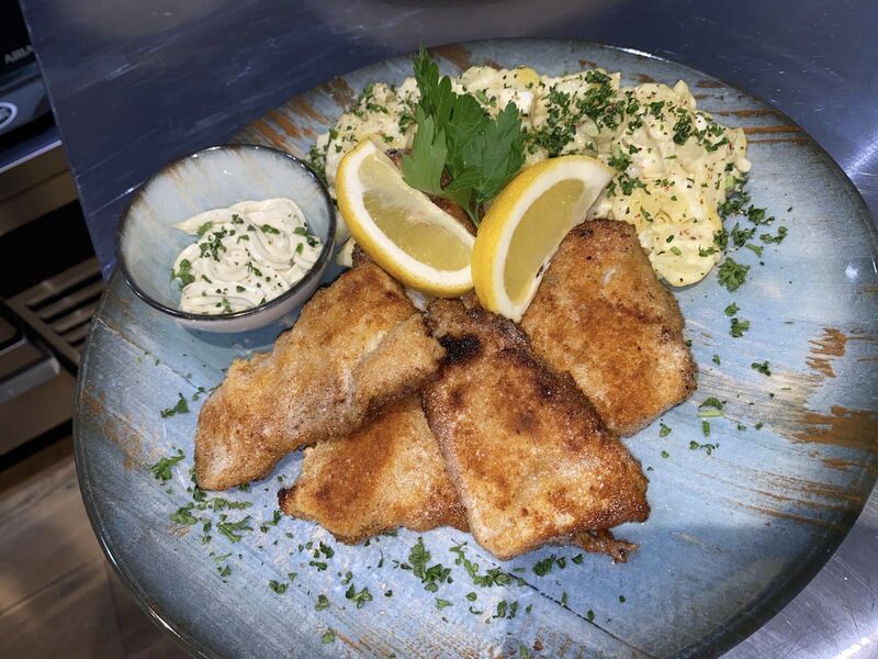 Freitags: Backfisch mit hausgemachten Kartoffelsalat 
