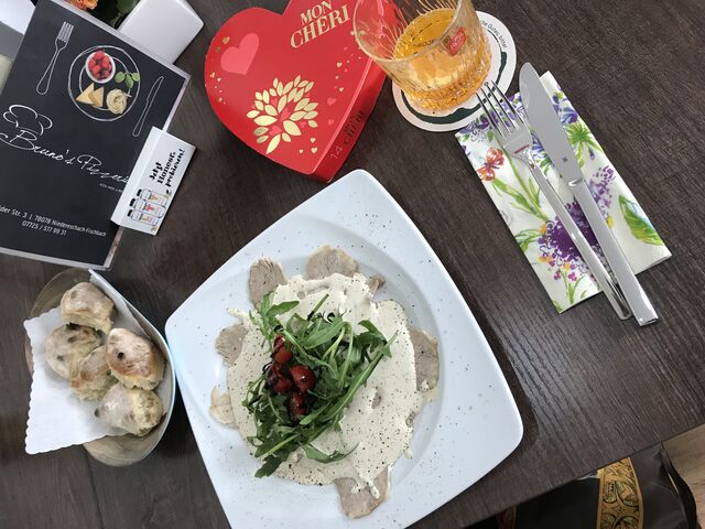 Vitello Tonnato mit Pizzabrot & Crodino