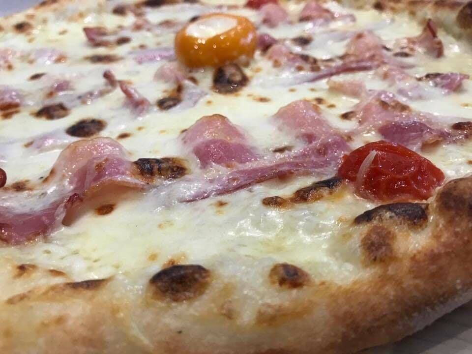 Pâte entièrement faite à la main et recettes originales. 