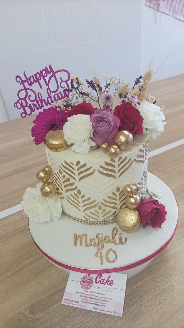 Gâteau à thème floral beige,écru&rose