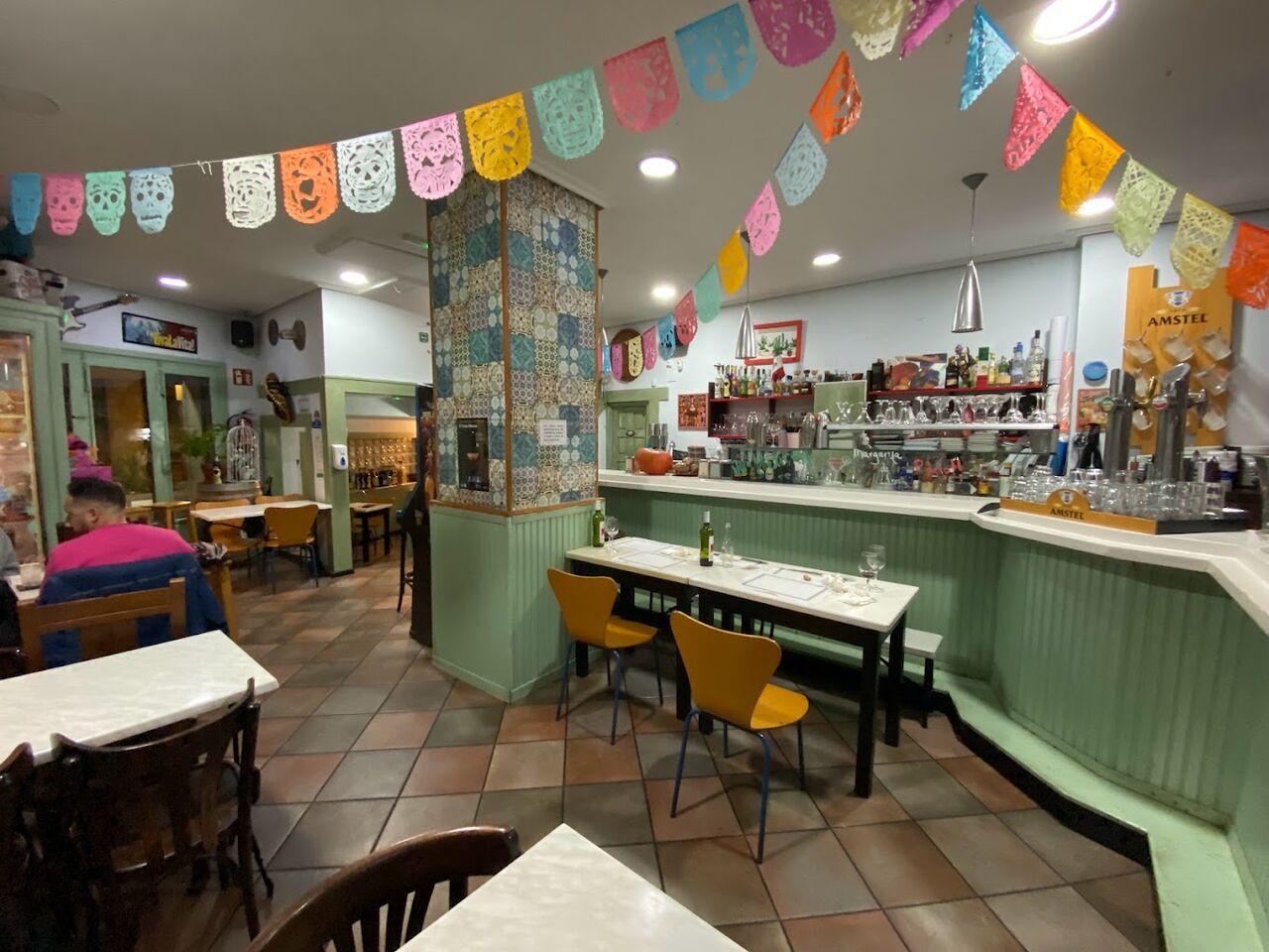 Se da de comer y de beber!