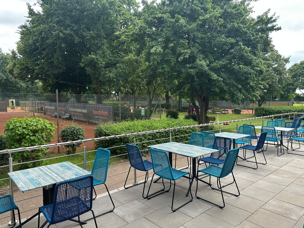 Unsere Terrasse mit Blick auf Platz 1