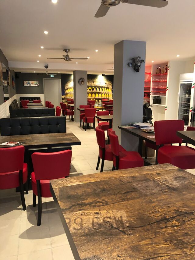 Notre grande salle, conviviale et chaleureuse.