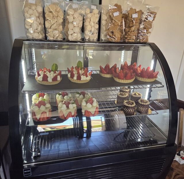 Dessert vitrine
