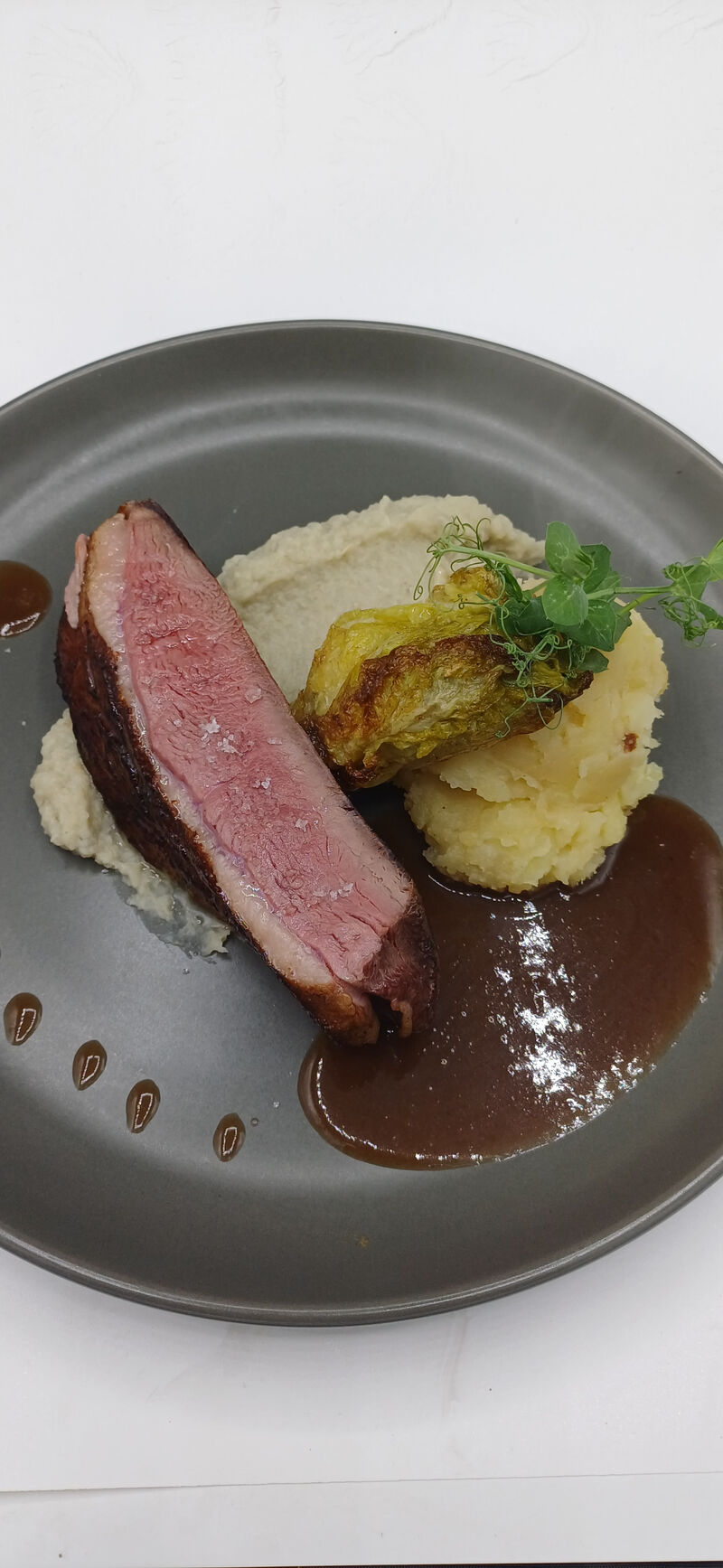 Magret de canard rôti, mousseline d'artichauts à l'huile d'argan ...