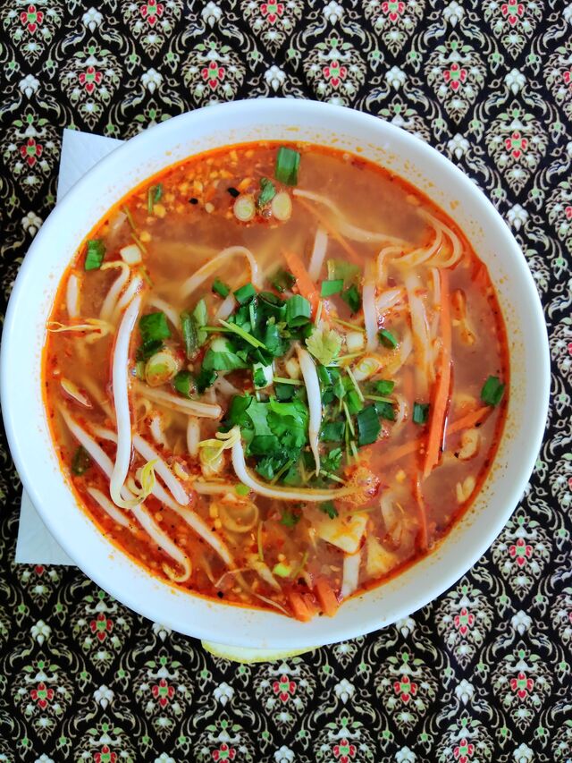 26. ÚJ KUETIAO TOM YUM 