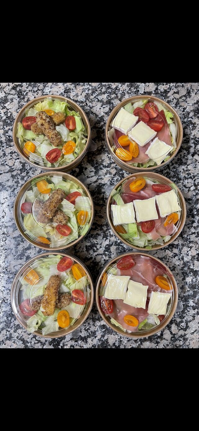 Salades
- Jambon cru/chèvre
- Sticks de mozzarella