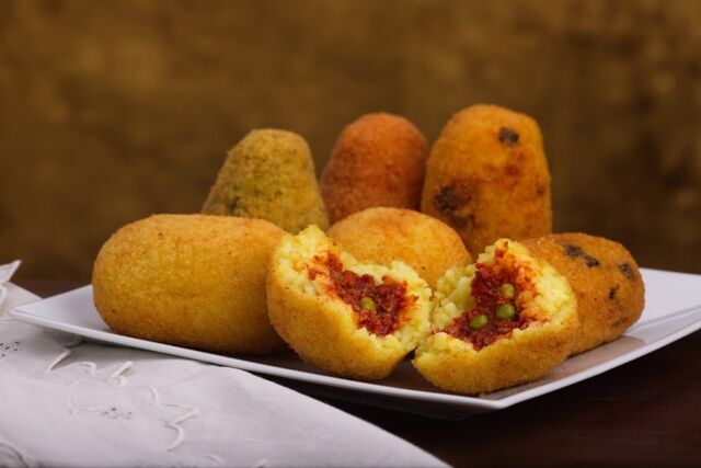 Arancini
Ragù
Prosciutto e Mozzarella
Salsiccia e friarielli
Speck e gorgonzola
Alla parmigiana
Spinaci e ricotta
Nutella