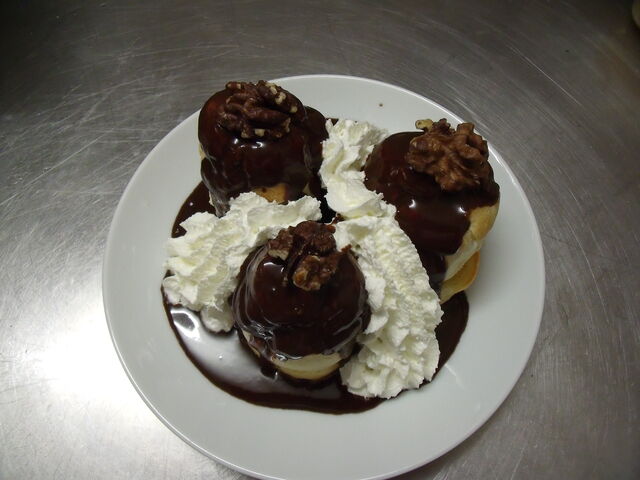 Profiteroles au chocolat
