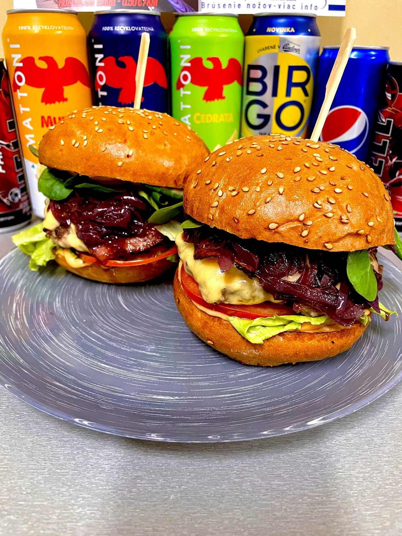 Baconcheese burger ,karamelizovaná cibuľa 