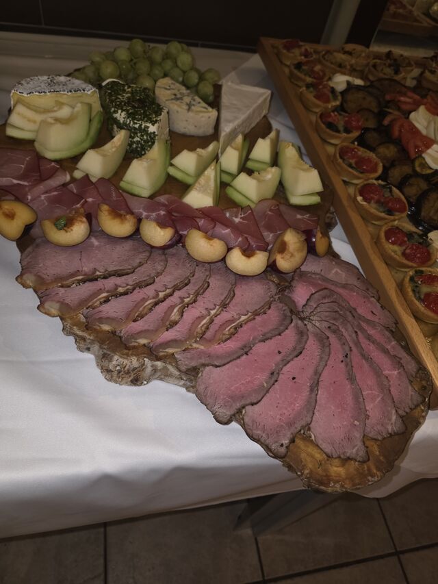 Roastbeef, Schinken Melone und Käseauswahl
