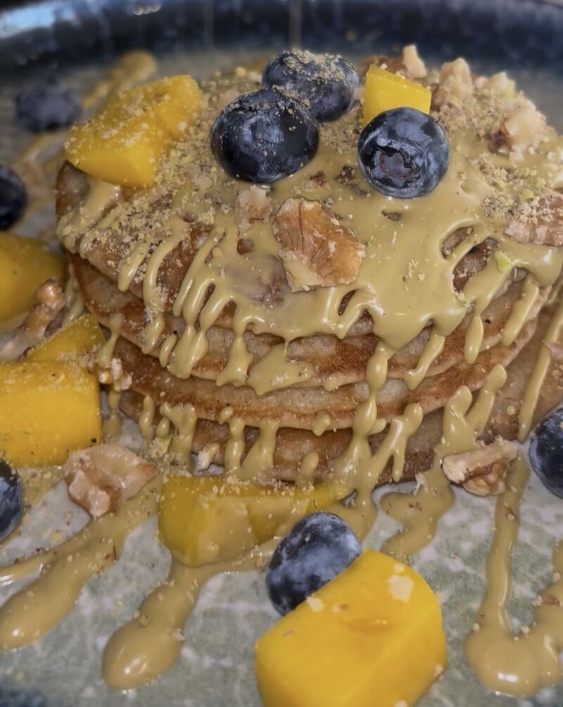 Pancakes with pistacho sauce