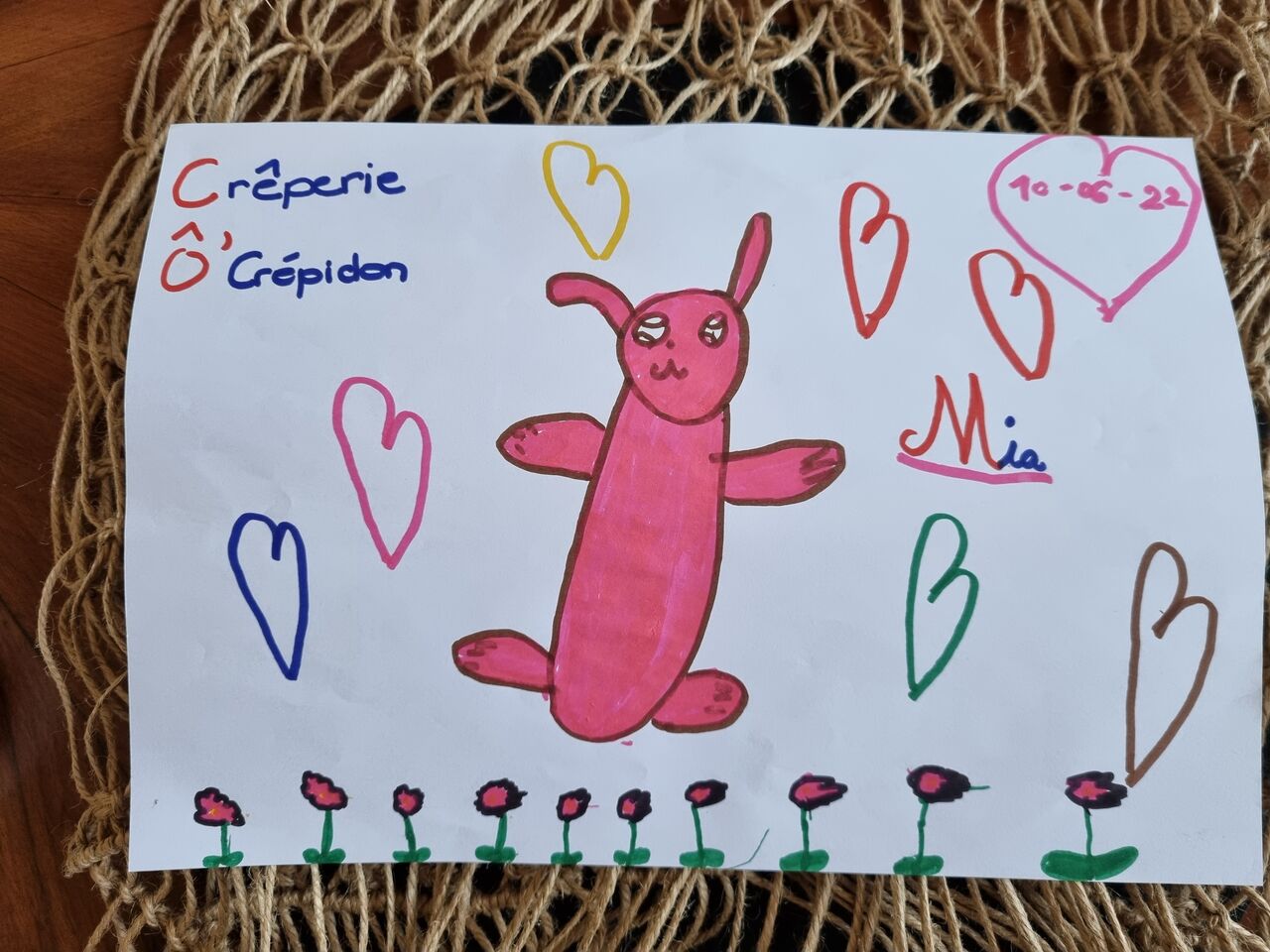 Magique le dessin de Mia !
Dommage pas de photographie de cette magnifique petite !
Bisous de toute l'équipe pour ton dessin.