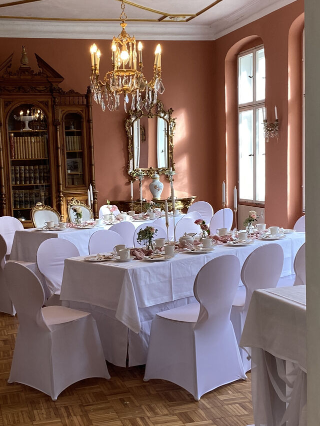 Kaffee-Tafel im Kaminzimmer