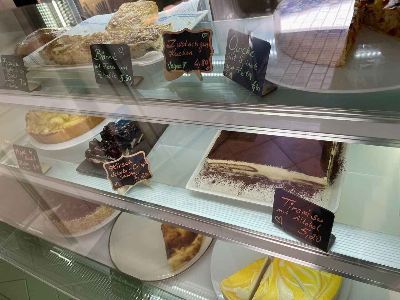 Unsere Täglich wechselnde Kuchen & Quiche auswahl