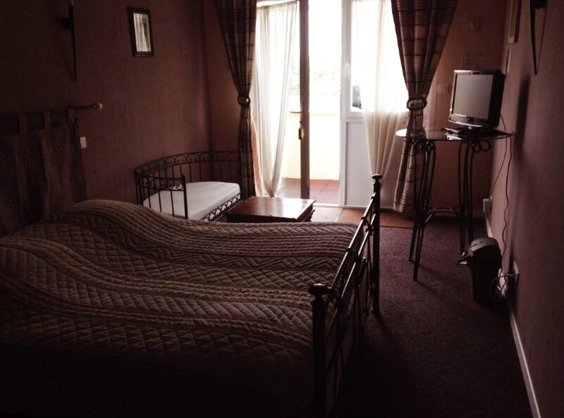 Le tarif d'une nuit pour 1 personne est de 68 €; en formule étape 95 € / pour 2 personnes 82 € la nuit