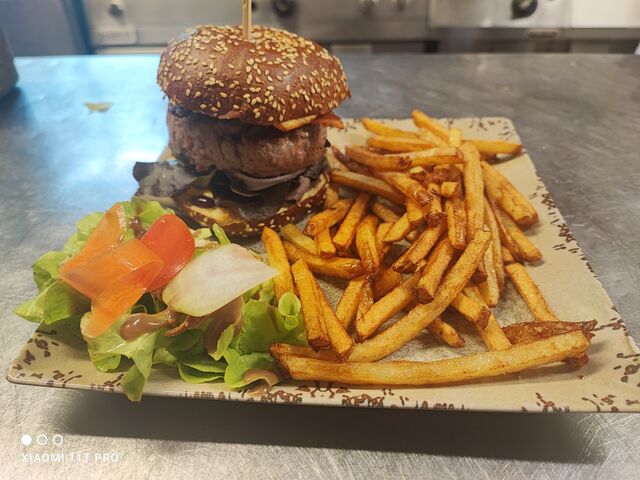 Burger au fromage à raclette 