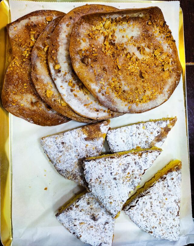 Tarta de Santiago y coca de vidria