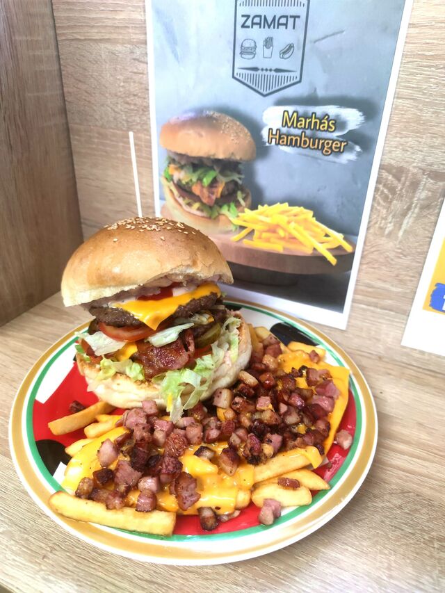 Zamat burger
Sajtos baconos burgonyával 