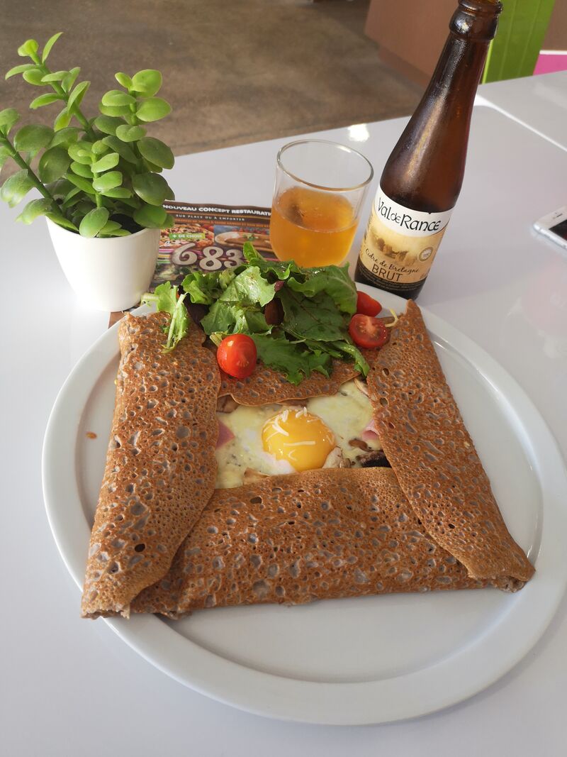 Crêpe complète 6,5€
Et 25cl de cidre 3€