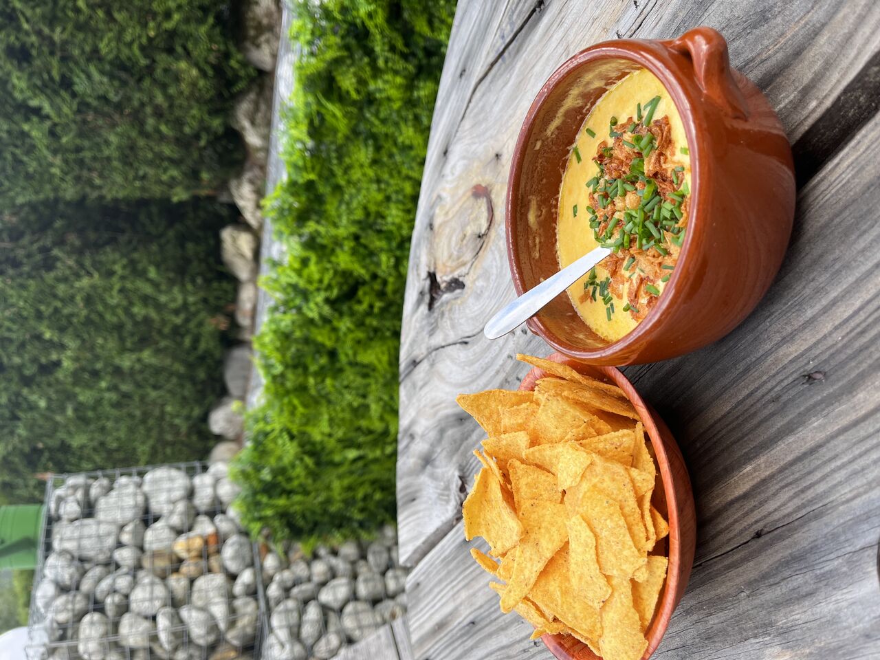 Cheddar fondu et nachos
