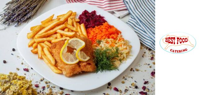 Ryba Miruna Panierowana
Z ziemniakami i bukietem surówek