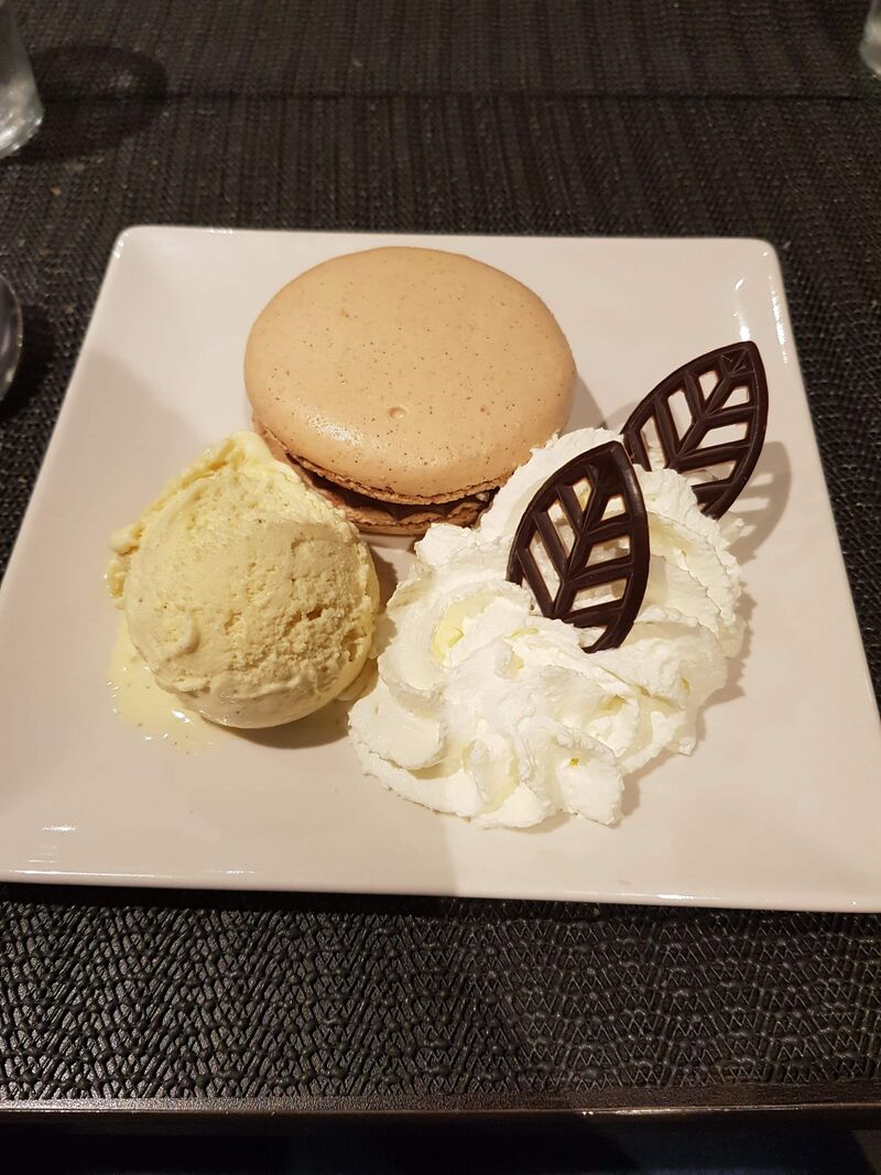 Dessert:
Maccaron caramel beurre salé