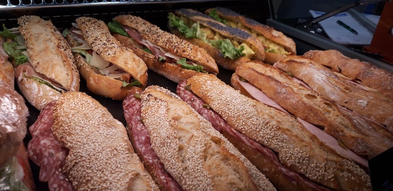 Nos sandwichs,Nos sandwichs,Entremets sablé Breton, mousse passion et coulis de fruits rouges,,,,,,,,,,,