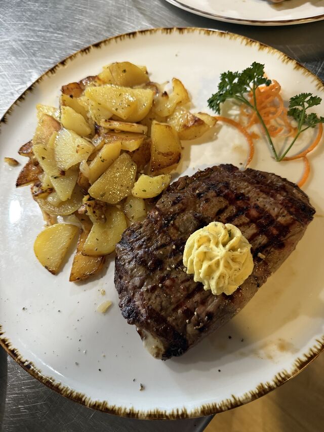 Rumpsteak gefüllt mit Schinken und Käse ( Lustiger Bosniak )