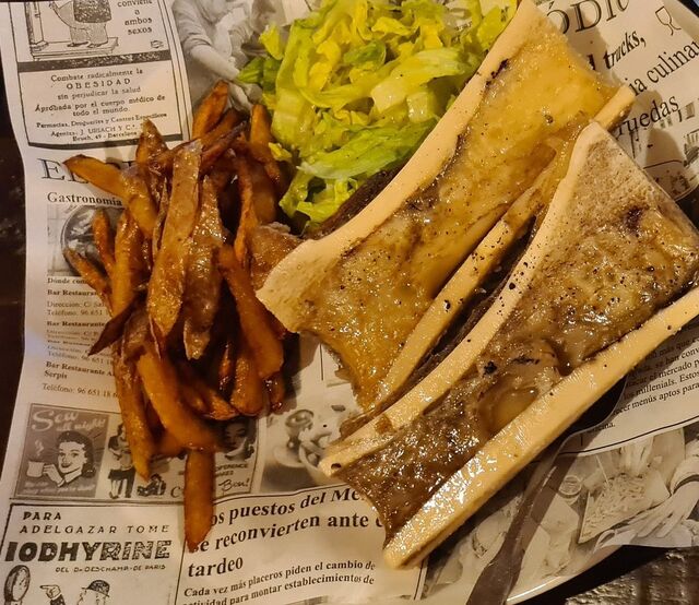 L'Os à moelle, juste gratiné. Frites maison