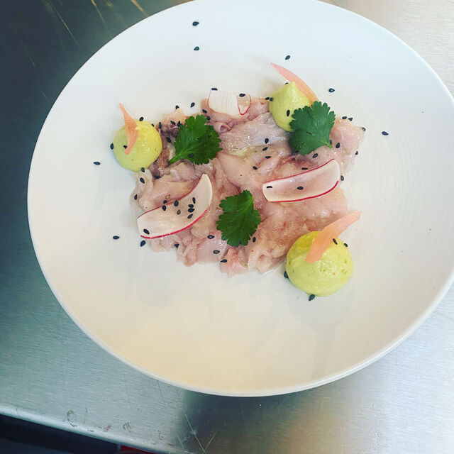 le ceviche de maquereaux marié au combawa vanille 
