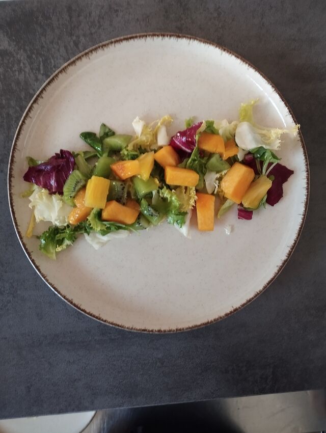 Ensalada de macedonia de fruta y vinagreta de Malibú 