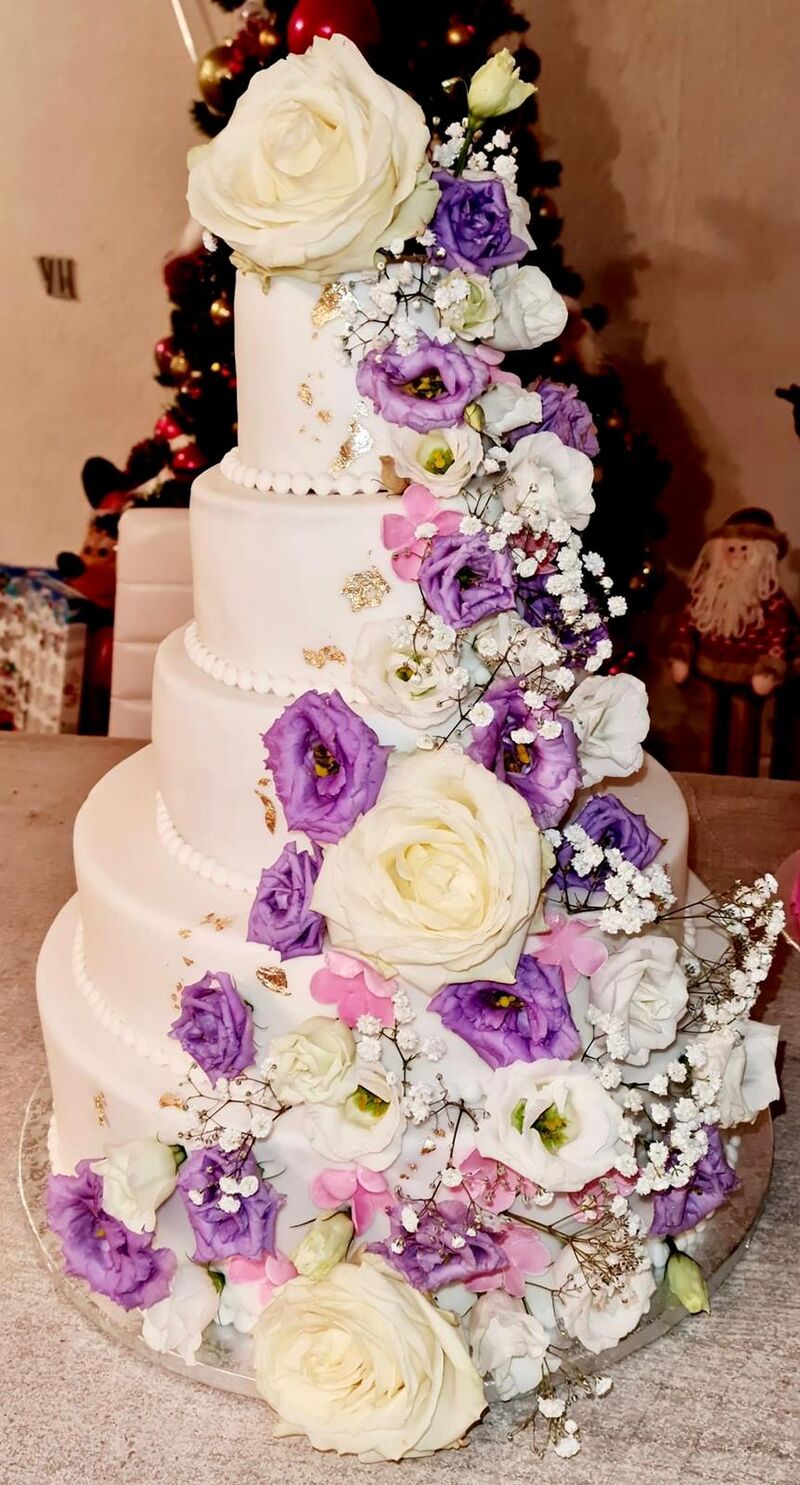 WEDDING CAKE