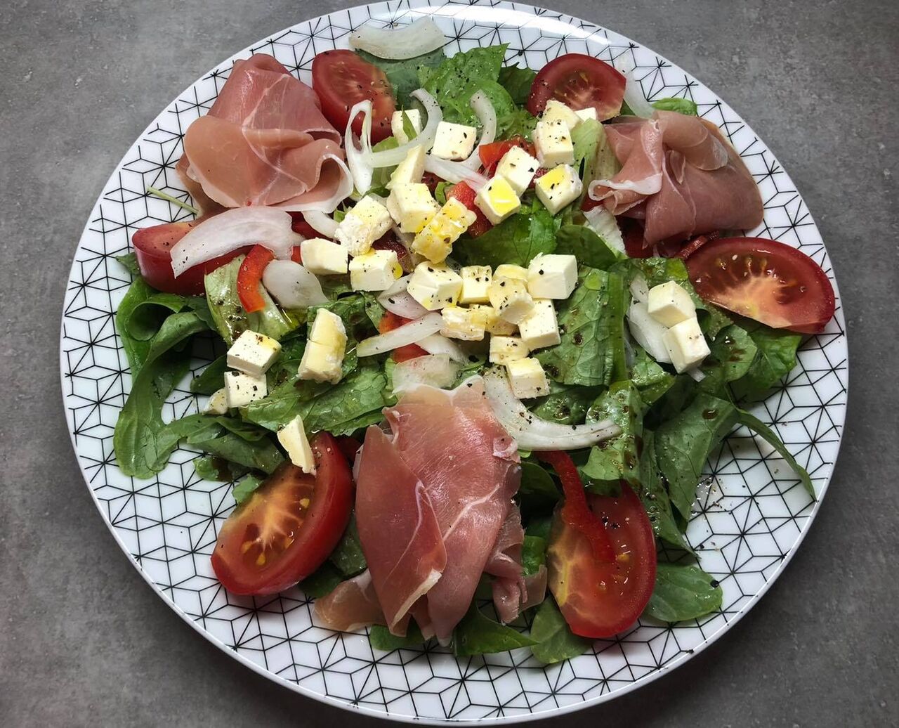 Salade jambon Serrano et Pélardon
