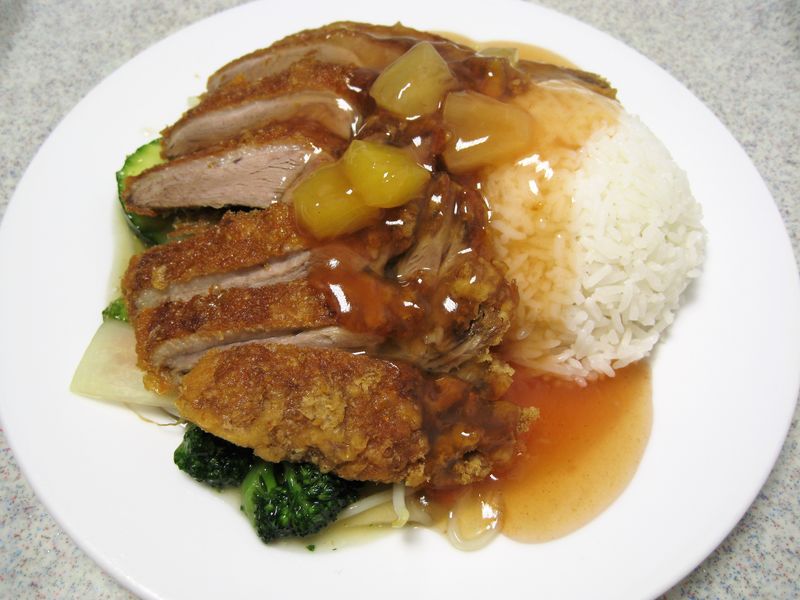 M 26 Knusprige Ente mit Süß-Sauer-Sauce