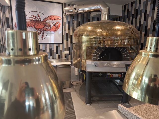 Der Steinofen für unsere Pizza und Flammenkuchen