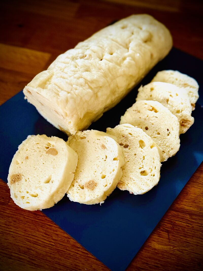 Houskový knedlík / 800g / 47,- Kč / 450g / 26,-.Kč