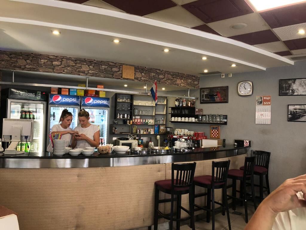 Raznovrsna ponuda pića čeka na Vas u Solinu, ali i naše ljubazno osoblje!