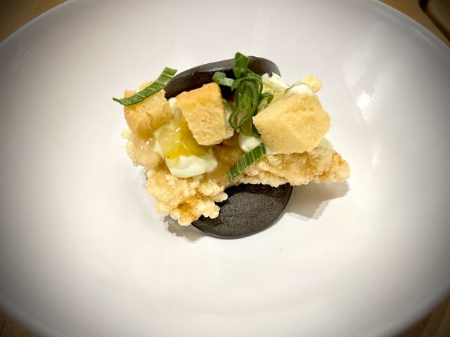 Bao “bocata de calamars” amb yuzu i wasabi