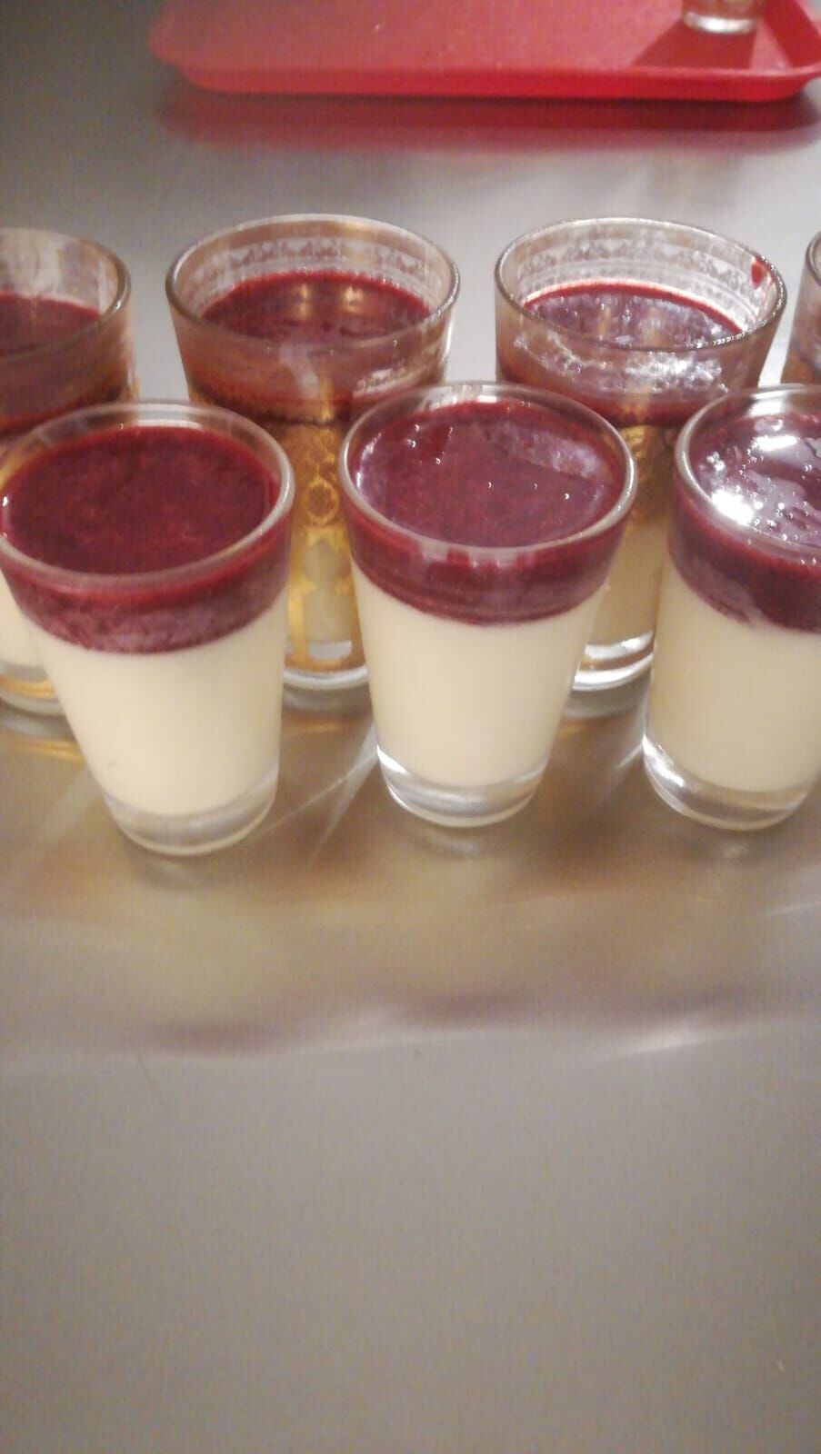 Panna cotta aux coulis de fruits rouges