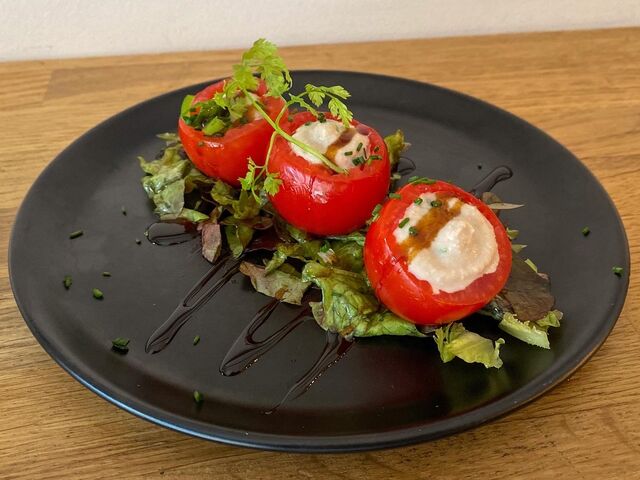 Tomate farcie à la mousse de thon 